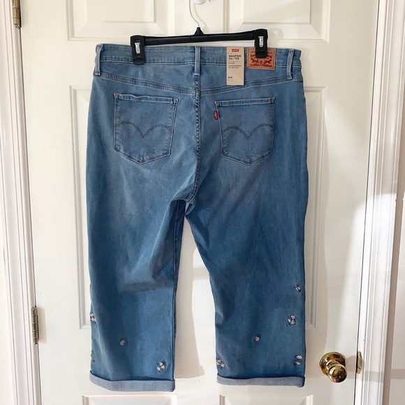 Floral Levi’s Shaped Capri Jeans - Picture 2 of 8